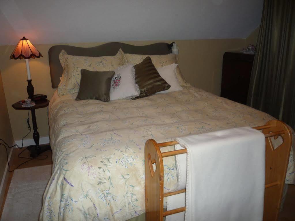 Tea Cozy Bed & Breakfast Qualicum Beach Exteriör bild