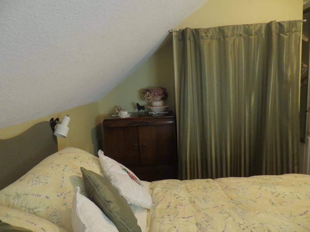Tea Cozy Bed & Breakfast Qualicum Beach Exteriör bild