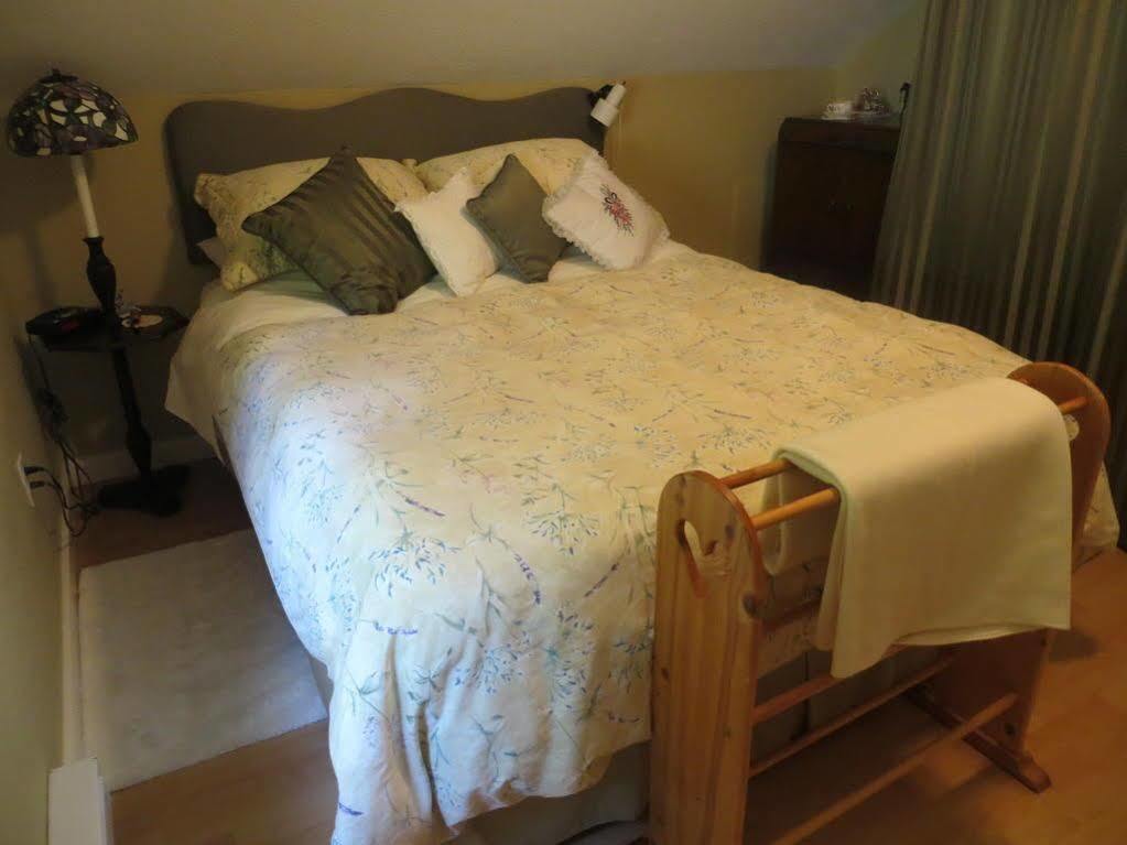Tea Cozy Bed & Breakfast Qualicum Beach Exteriör bild